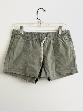 Vuori Light Olive Green Women's Ripstop Lightweight Shorts Size Small